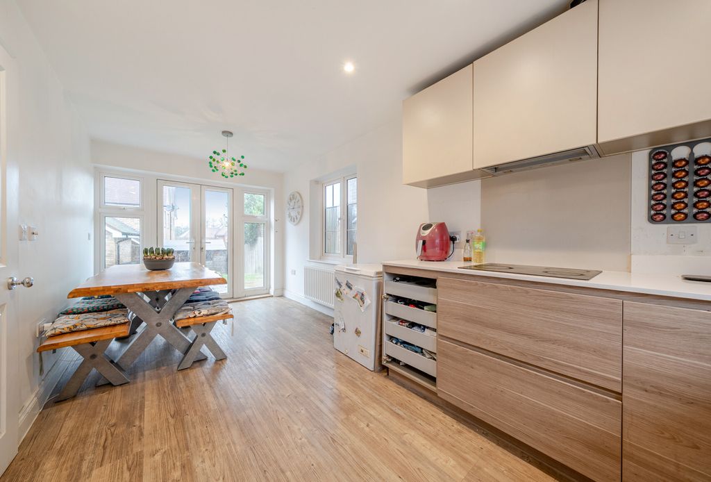 Property photo 3 of 20 1408381-5-698De56...
