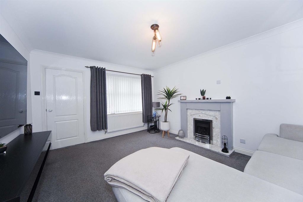 Property photo 2 of 23