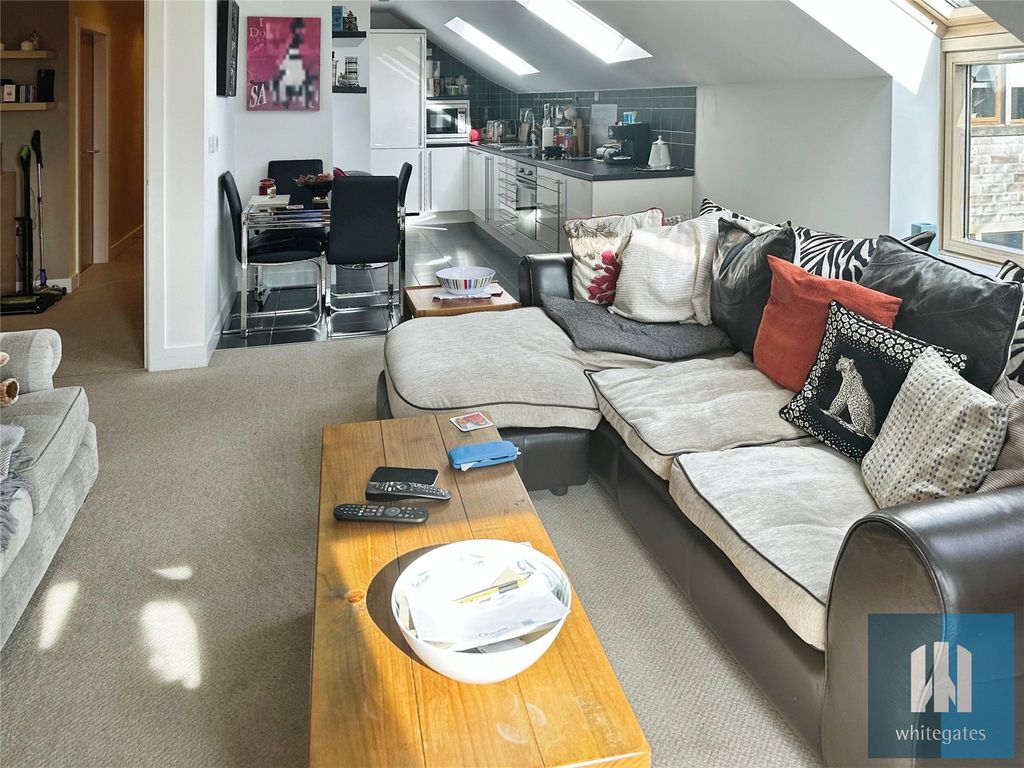 Property photo 3 of 23 Picture No. 18