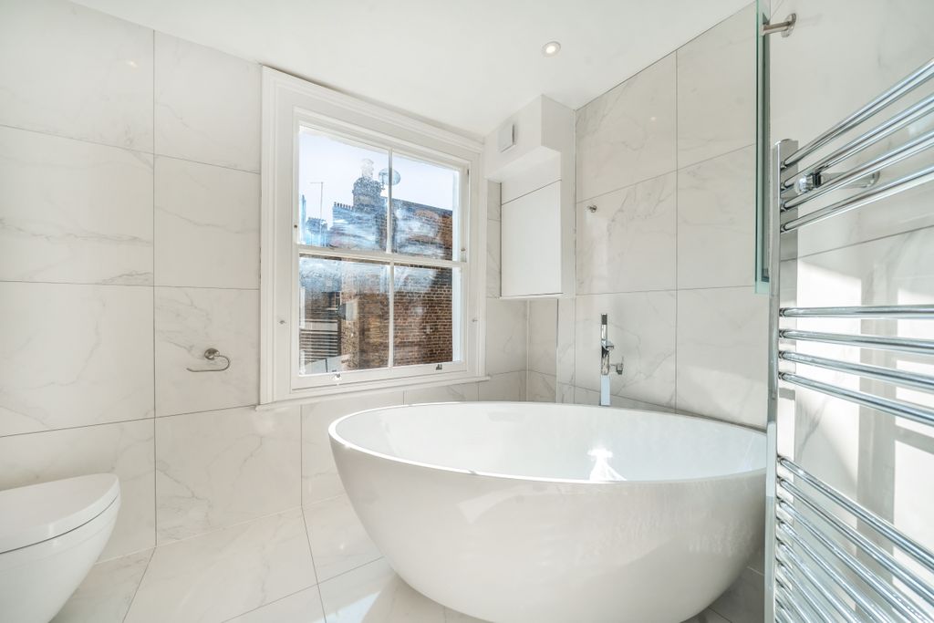 Property photo 3 of 8 Bathroom