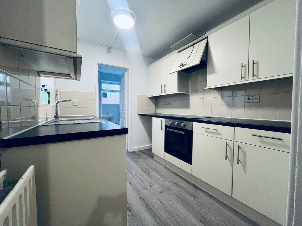 Property photo 2 of 8 Kitchen