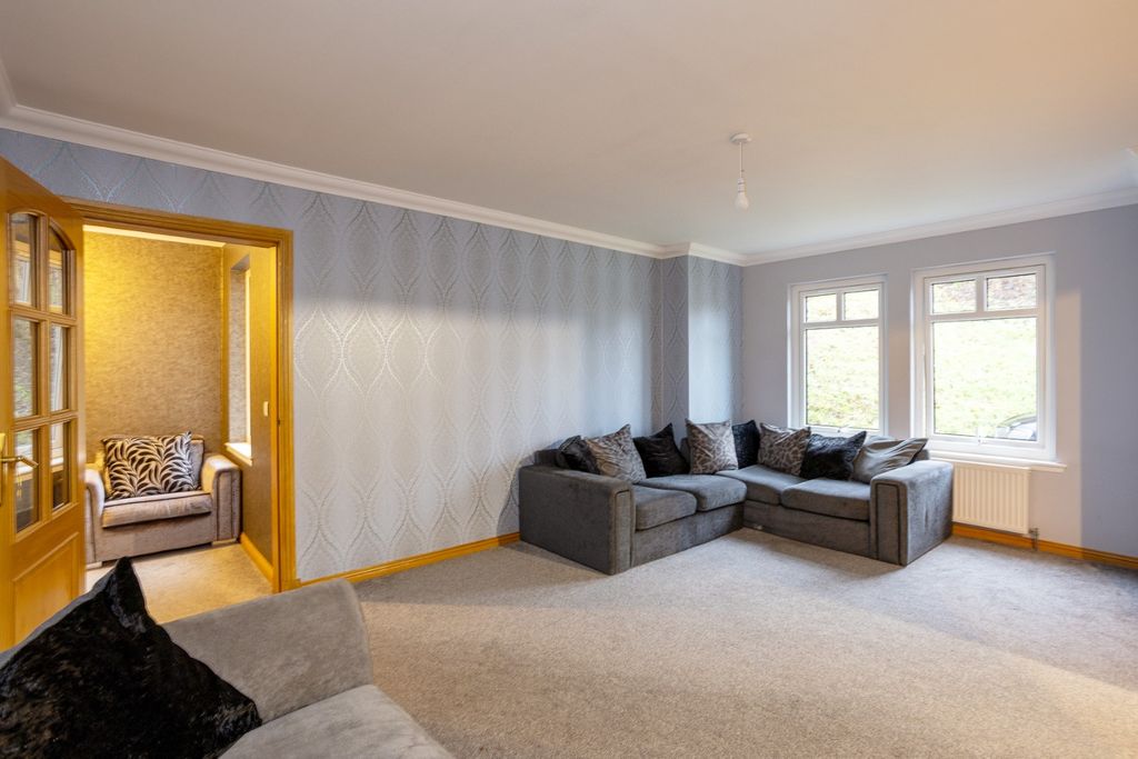 Property photo 3 of 42