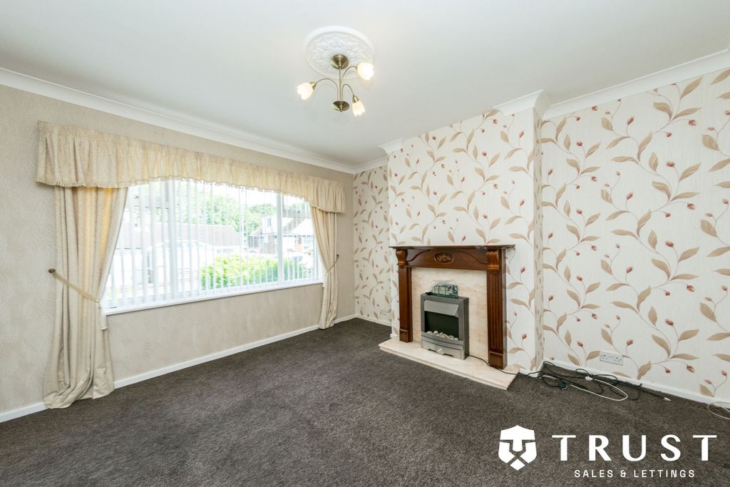 Property photo 2 of 28