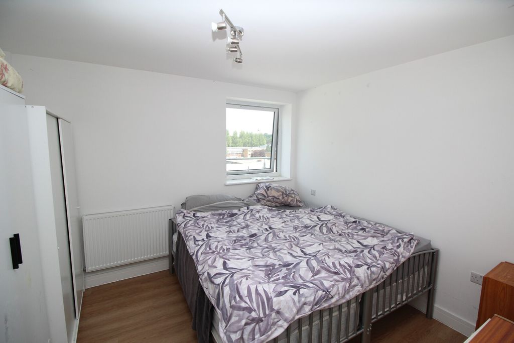 Property photo 3 of 6 Master Bedroom