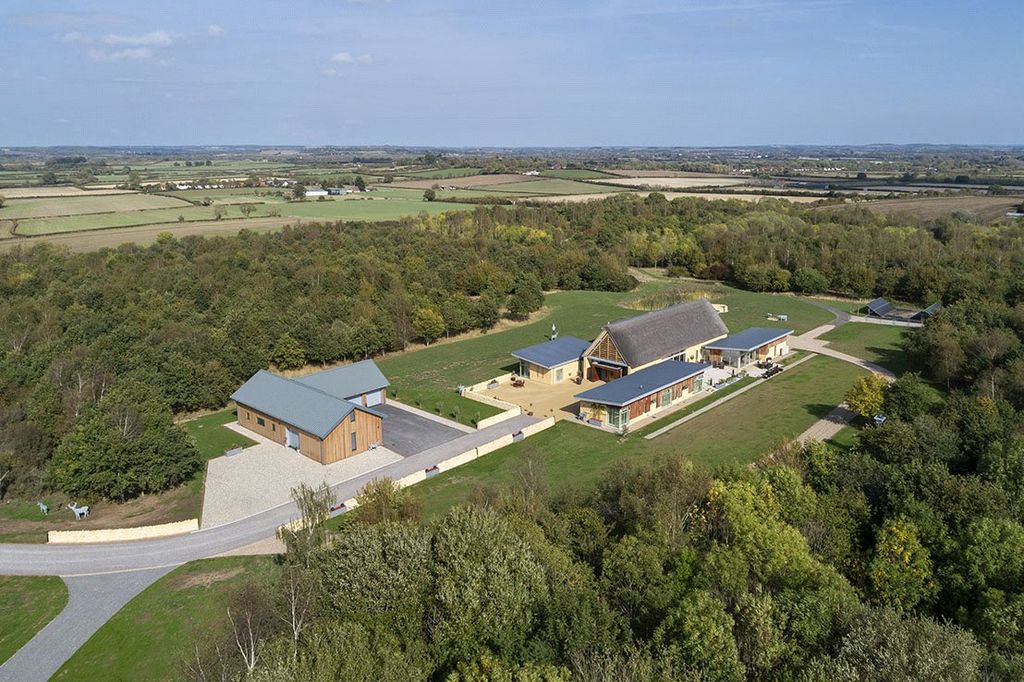 Property photo 1 of 36 Picture No. 04