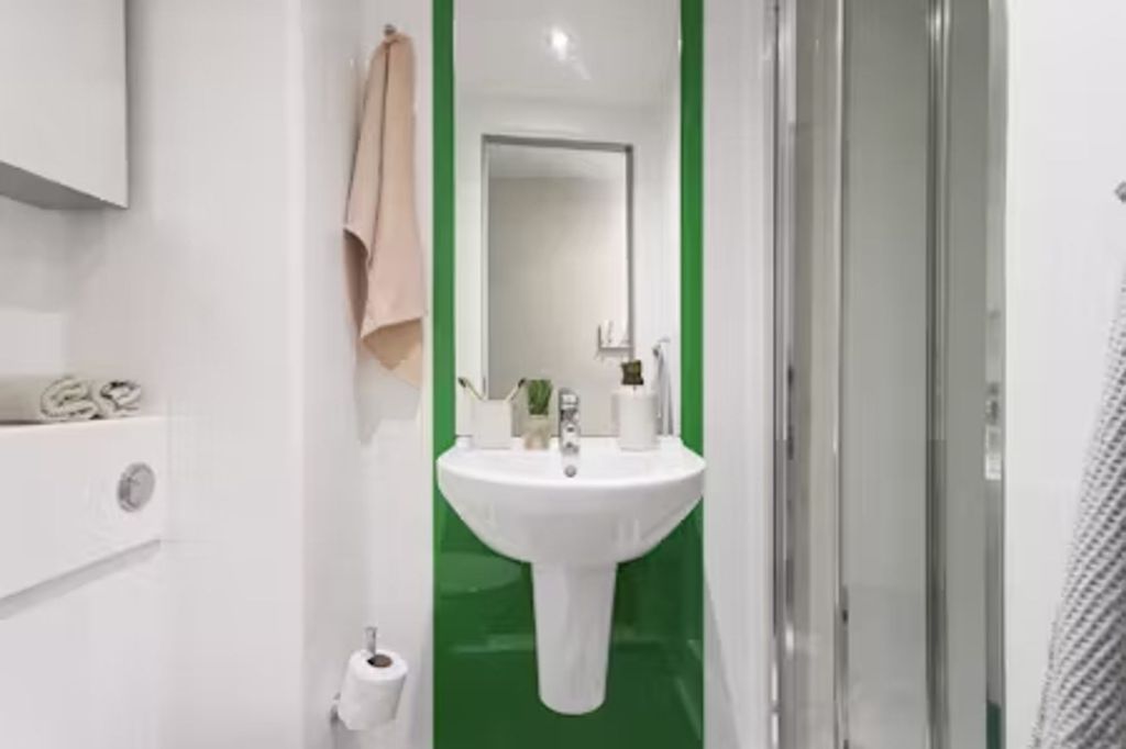 Property photo 2 of 18