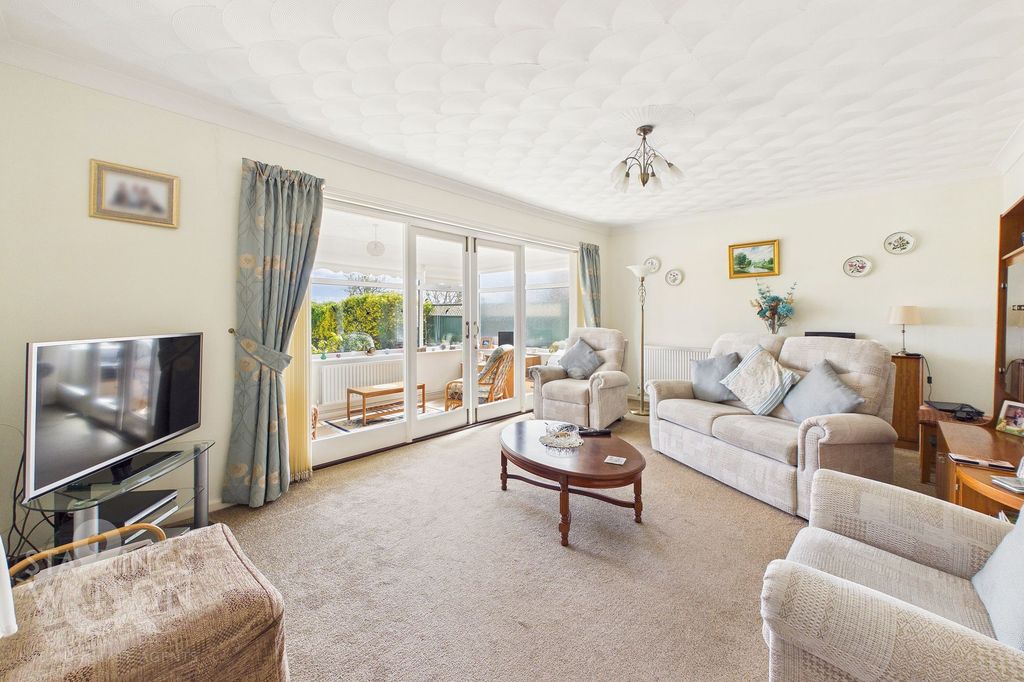 Property photo 2 of 27