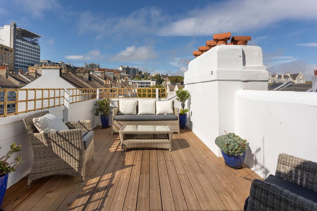 Property photo 2 of 26