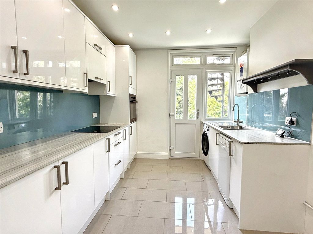 Property photo 1 of 19 Picture No. 09