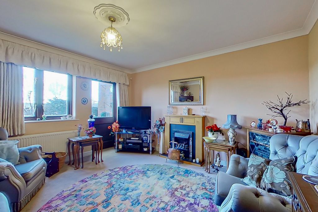 Property photo 2 of 34