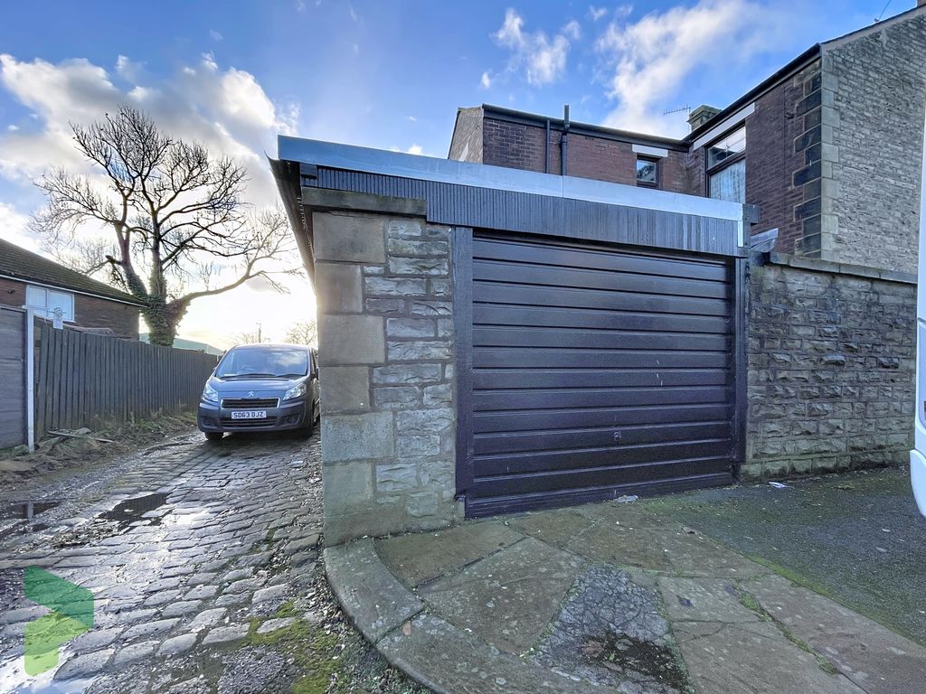 Property photo 2 of 16 Man Cave/Garage