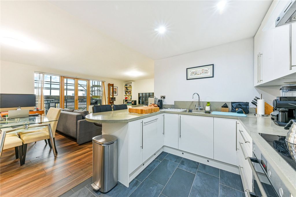 Property photo 2 of 10 Western Beach