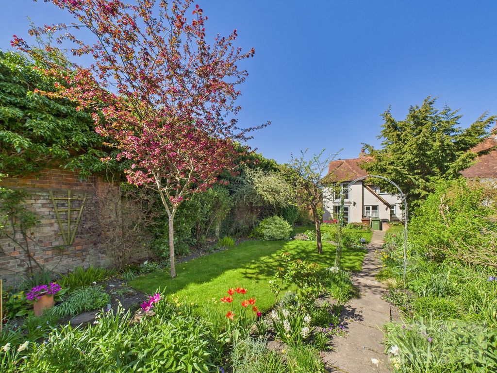 Property photo 2 of 19
