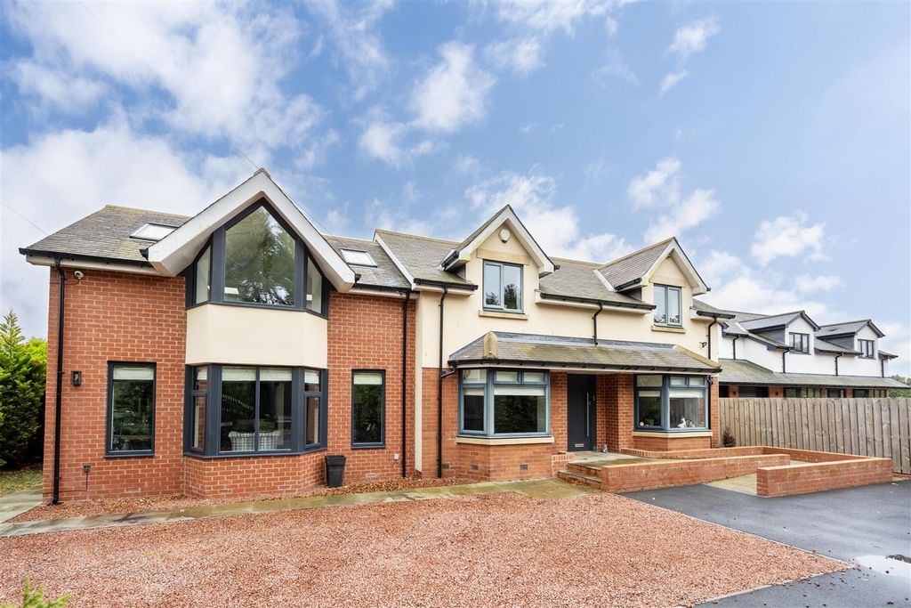 Property photo 1 of 17 External