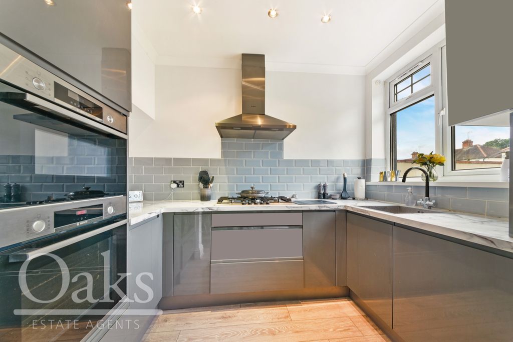 Property photo 3 of 13 Kitchen