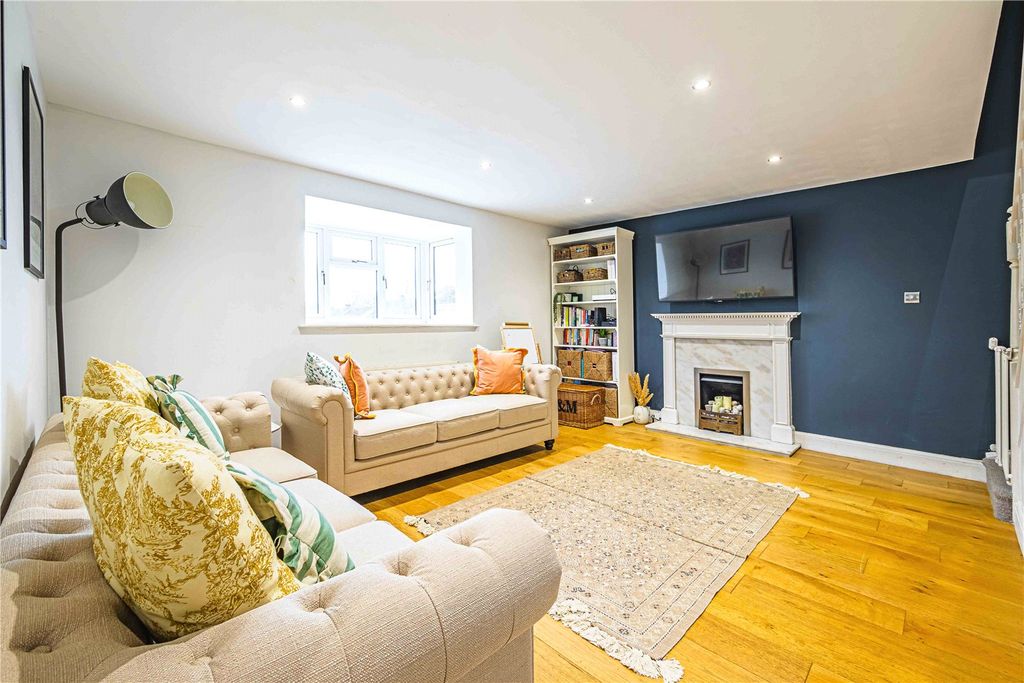 Property photo 3 of 15 Picture No. 12