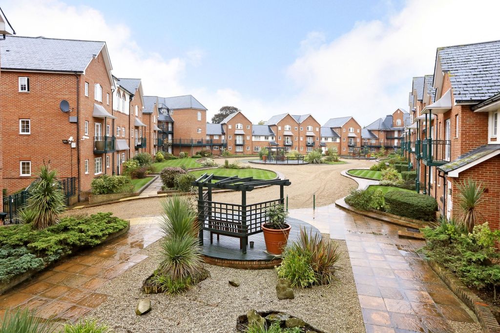 Property photo 1 of 7 92 Knights Plc 13...