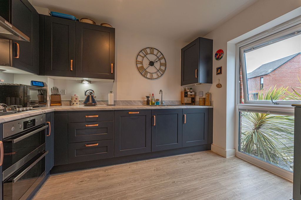 Property photo 2 of 25