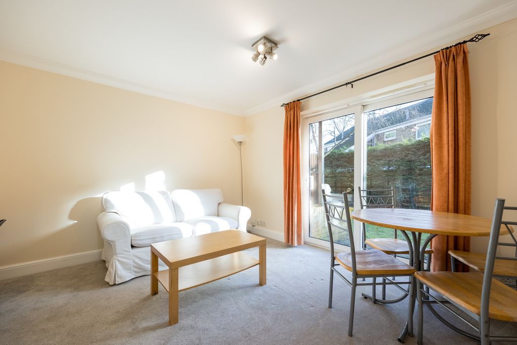 Property photo 2 of 9 Bright &amp; Spacious Living Room