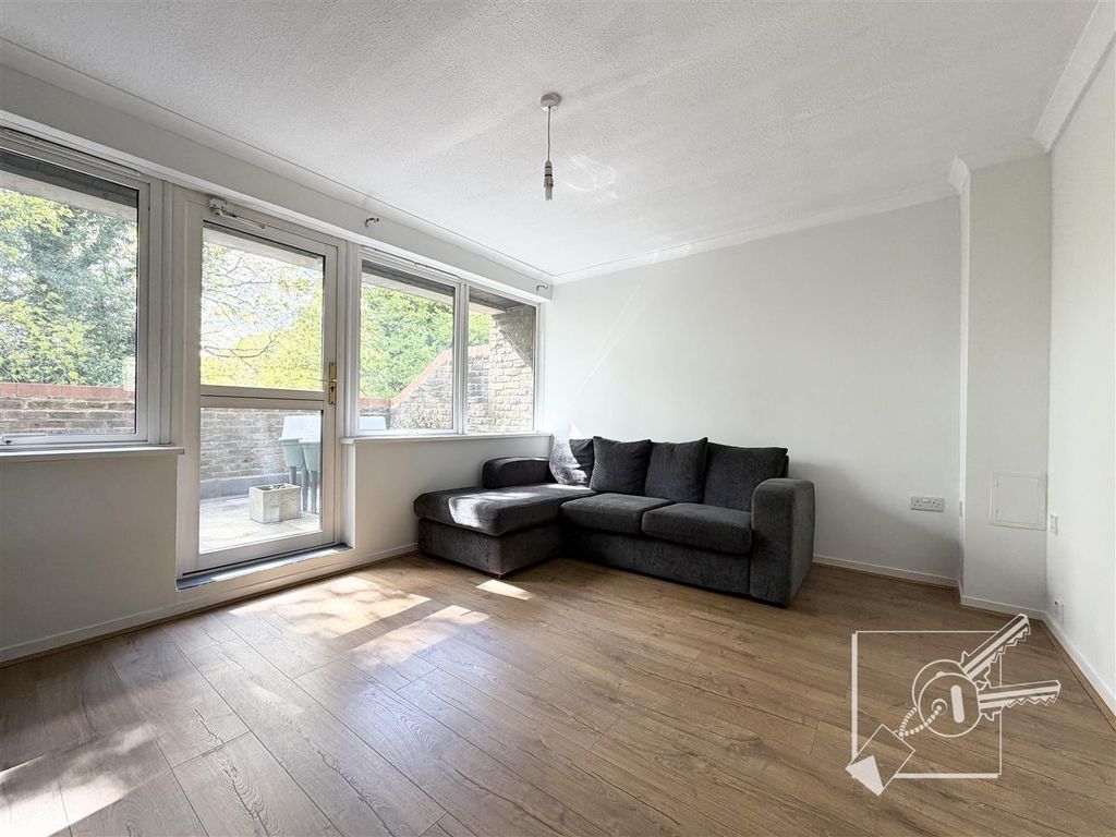 Property photo 3 of 19 Living Room