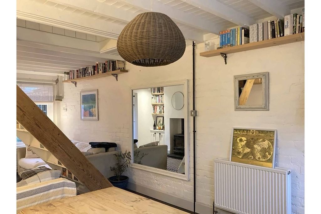 Property photo 2 of 23