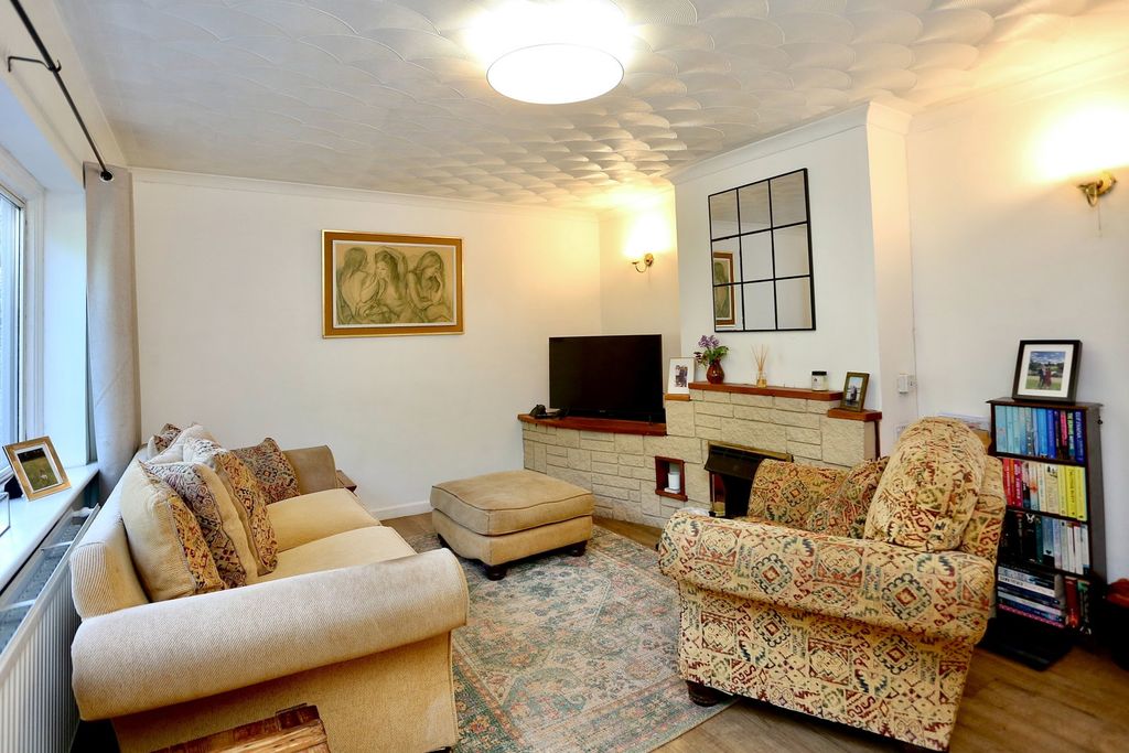 Property photo 2 of 31
