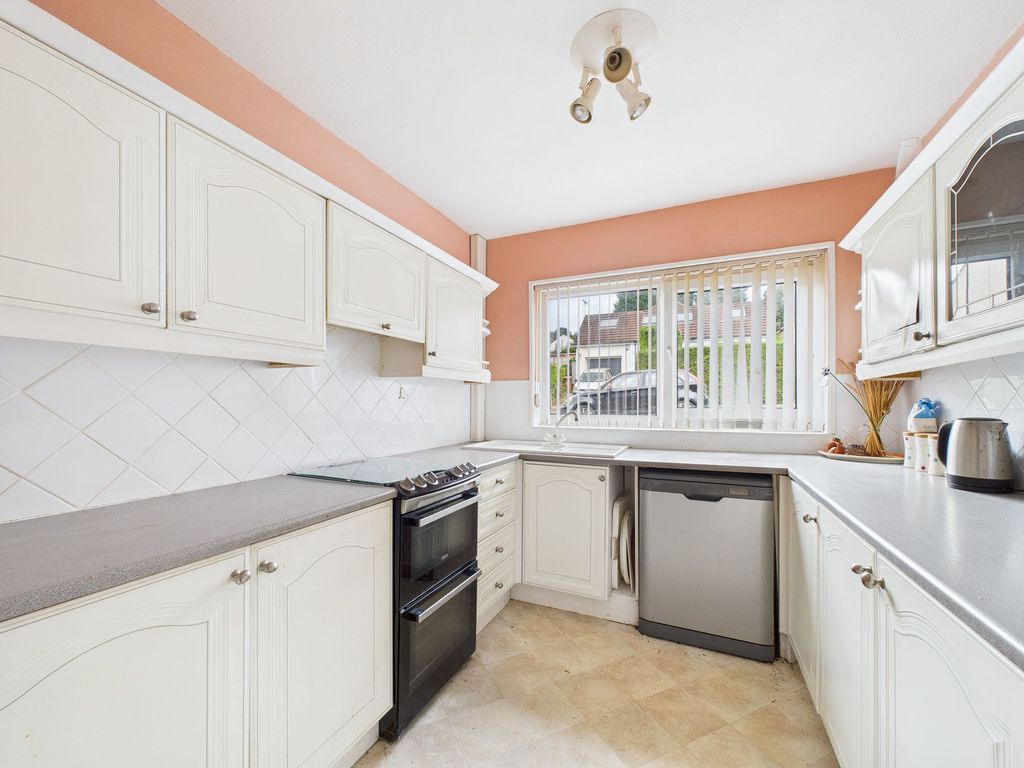 Property photo 3 of 13 Kitchen