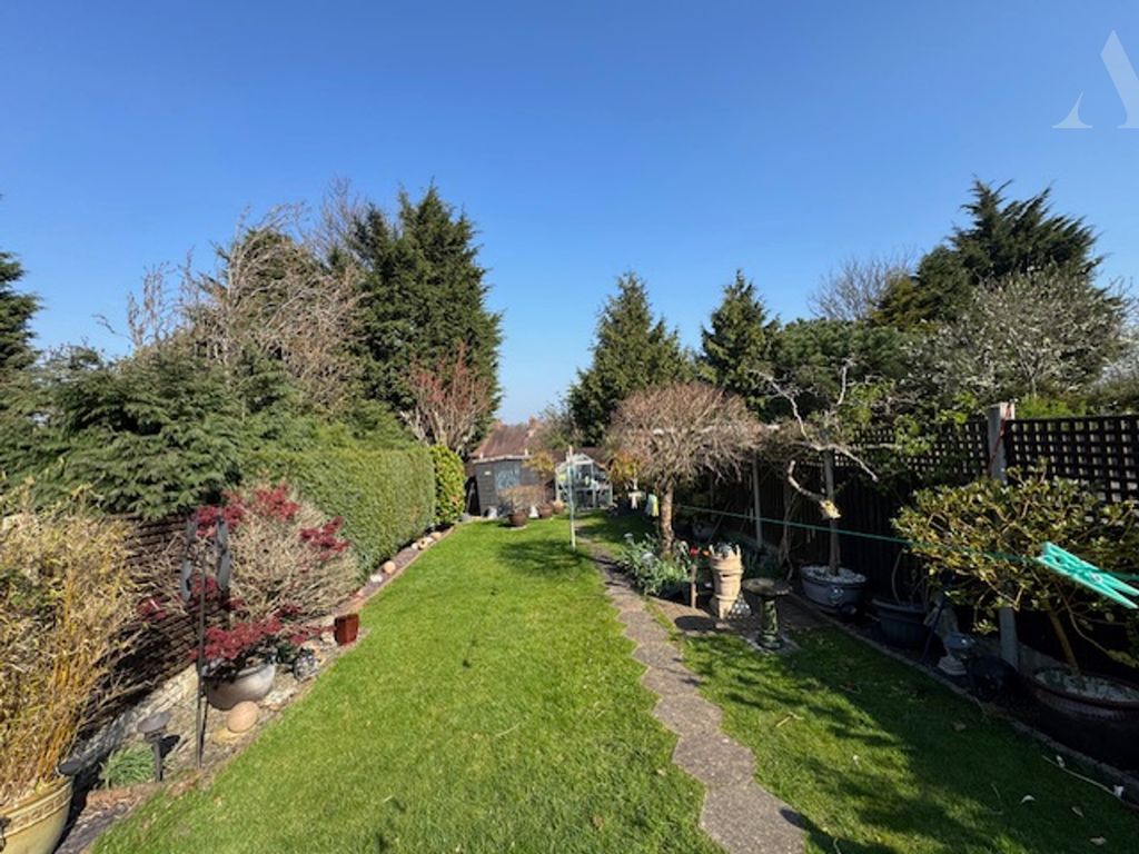 Property photo 3 of 11 36 Orpwood Road Garden 3