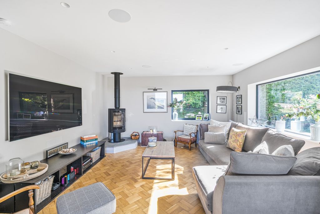 Property photo 3 of 24