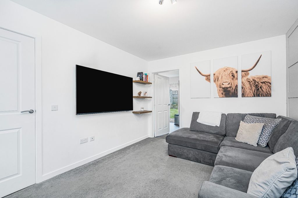 Property photo 3 of 33 4858138