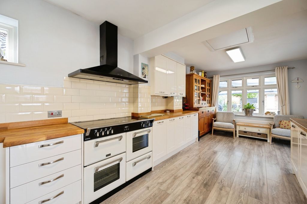 Property photo 3 of 19 Pbox-Img.Jpg