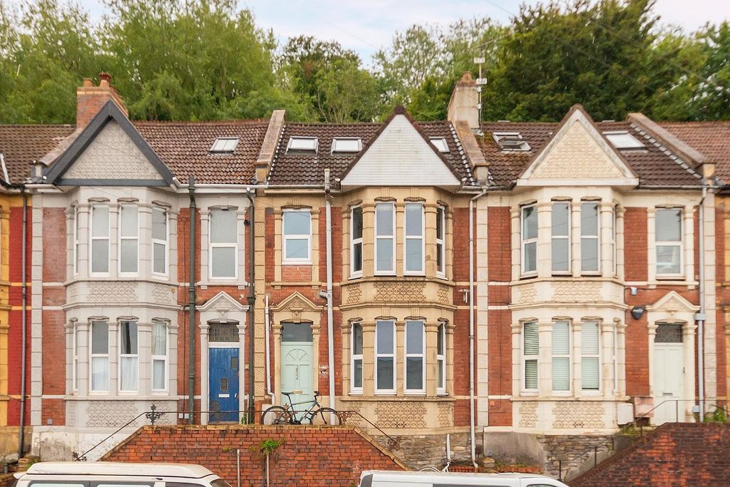 Property photo 2 of 40 2B5R2Bav - External A.Jpg