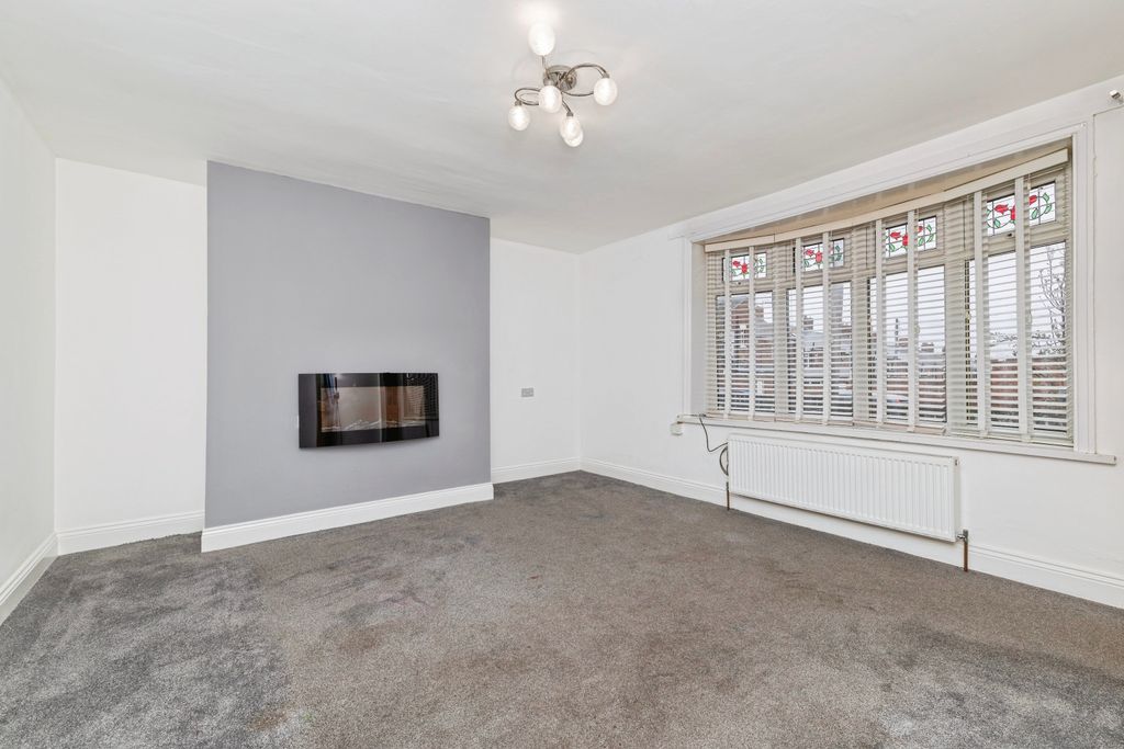 Property photo 3 of 15 Living Room