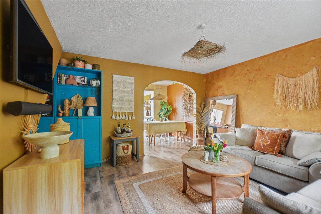 Property photo 3 of 26 Lounge_2.Jpeg