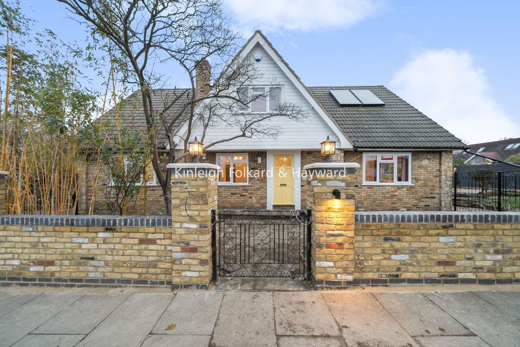 Property photo 1 of 37 Picture No. 05