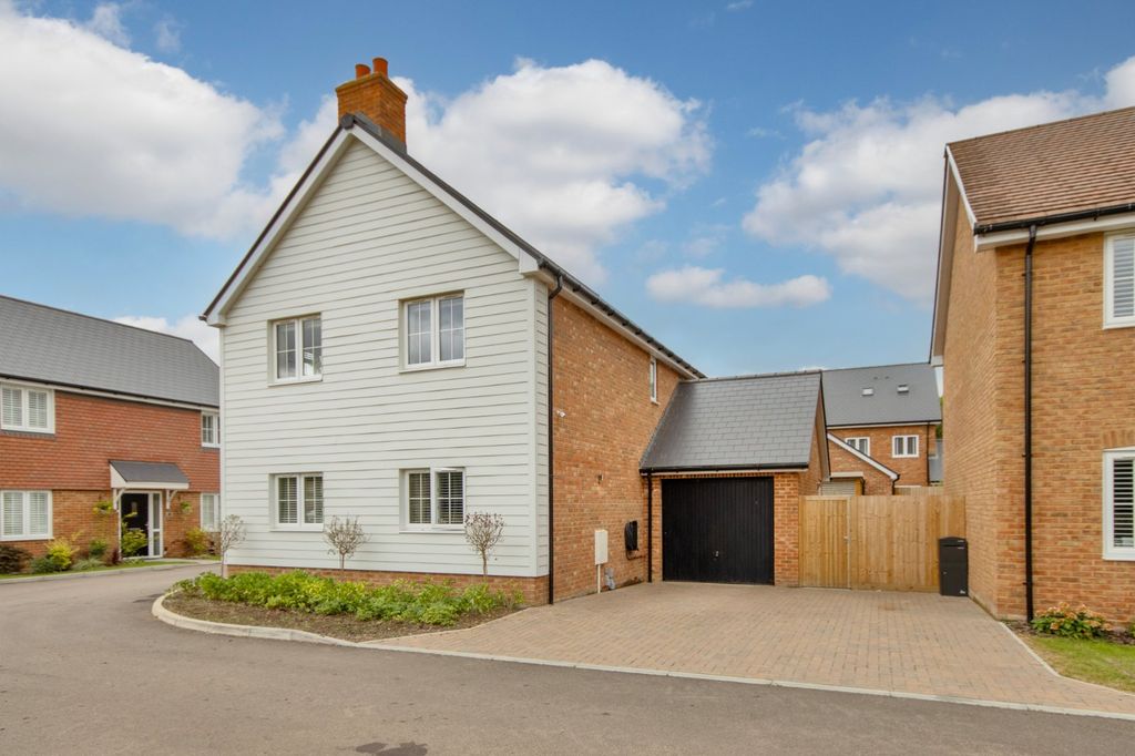 Property photo 3 of 19 External