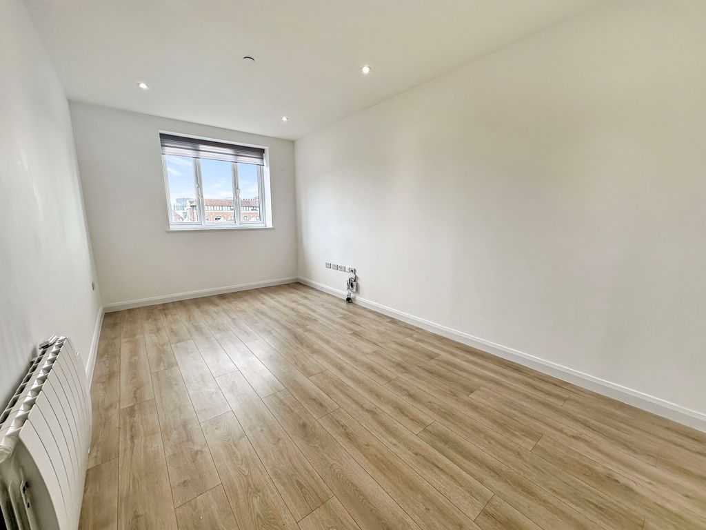 Property photo 1 of 10 Photo 6