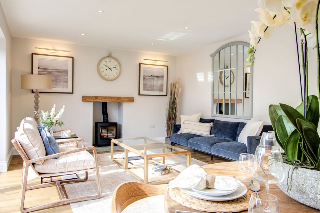 Property photo 3 of 32