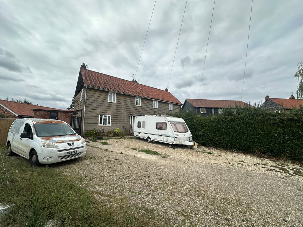 Property photo 1 of 2 Front