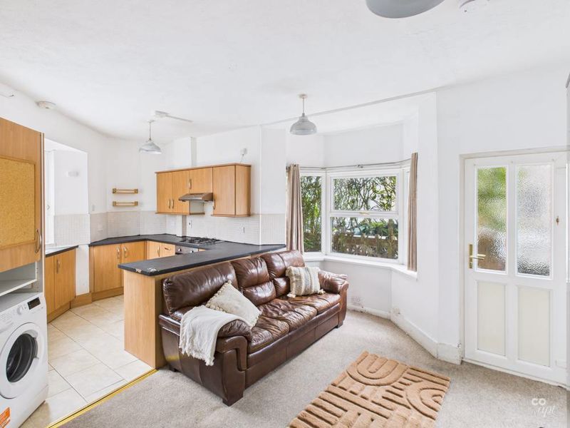 Property photo 1 of 10 Photo 8