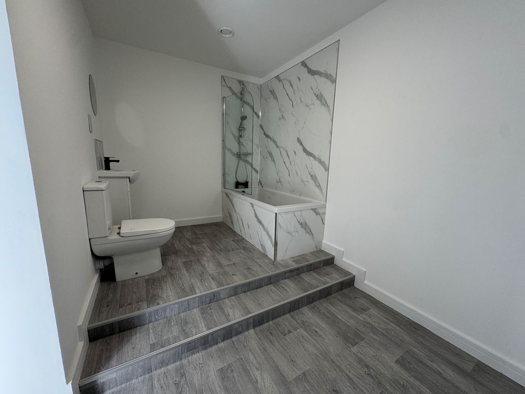 Property photo 2 of 6 Bathroom