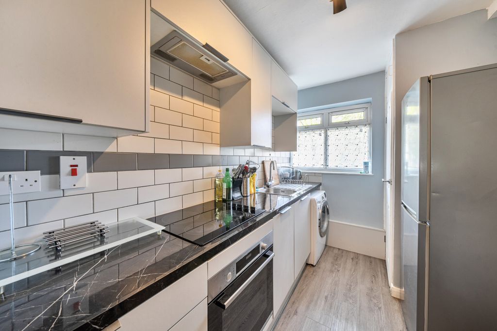 Property photo 2 of 18 Kitchen