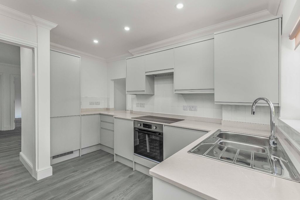 Property photo 2 of 10 Kitchen