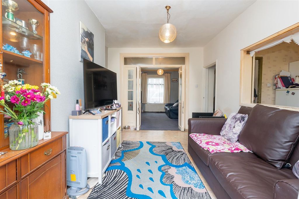Property photo 3 of 11 9-Mildred-St-Bs5-9Qr-6.Jpg