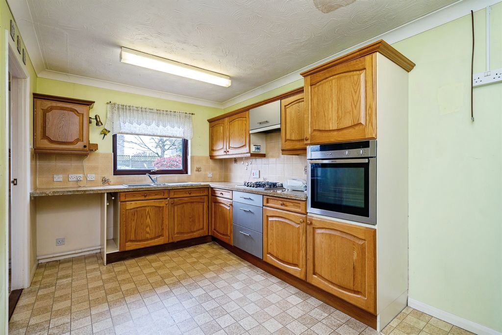 Property photo 2 of 18