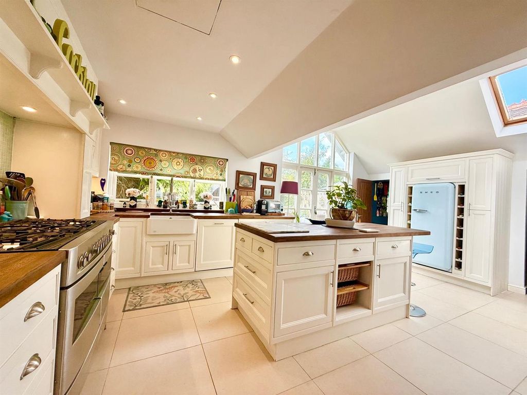 Property photo 3 of 20 Kitchen 3.Jpg