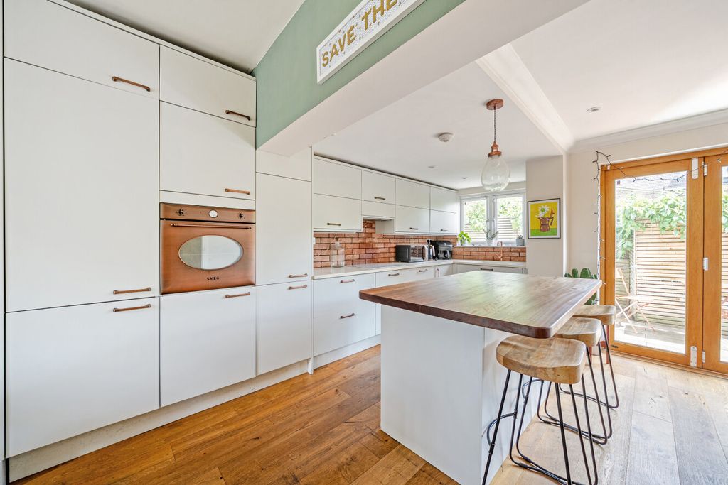 Property photo 2 of 17 1454373-6-6A07063...