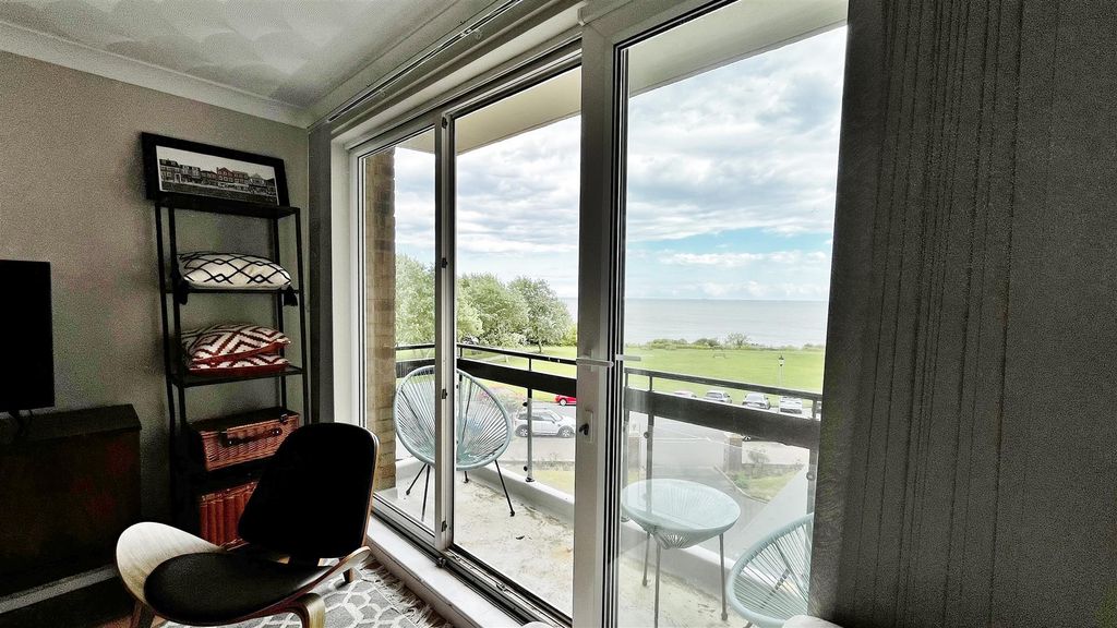 Additional image 10 of 2 bed flat for saleFrinton Court, The Esplanade, Frinton-On-Sea CO13