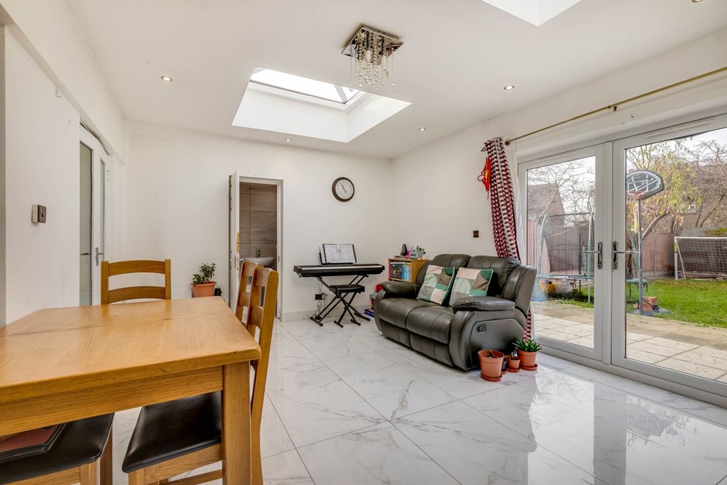 Property photo 2 of 19 4203291