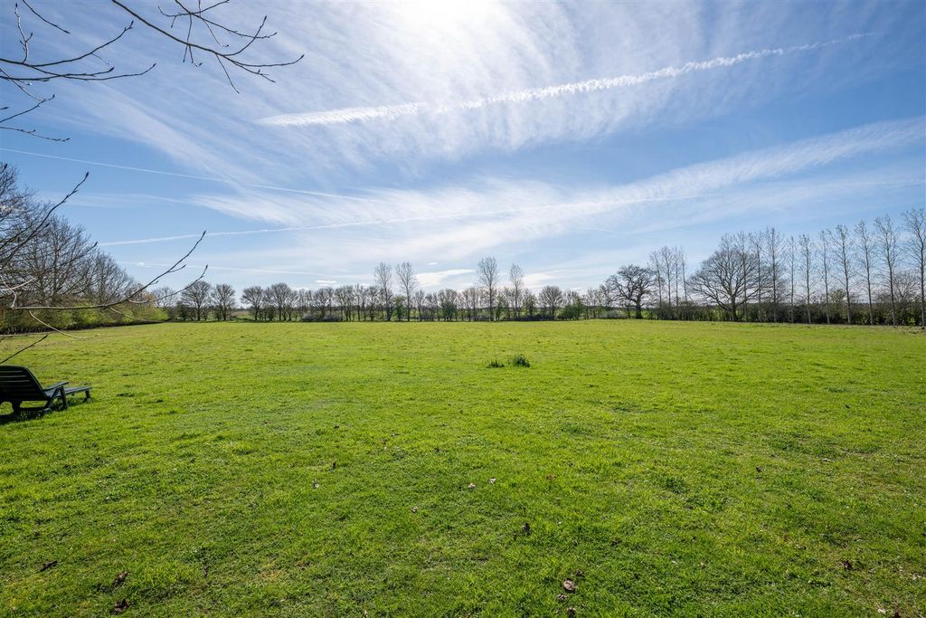 Property photo 3 of 34 260326 - 23 Spinney Road, Chawston - 12.Jpg